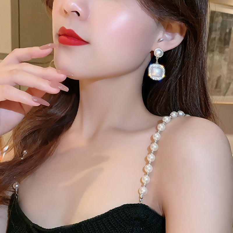 Brincos folheados a ouro com´pérolas e pedras! Belíssimos!