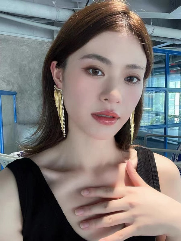 Brincos folheados! com detalhes em pedras