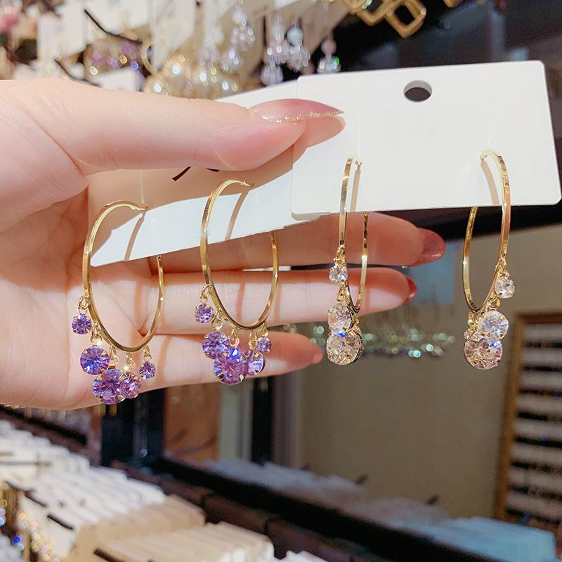 Argolas Folheadas a ouro! com Zircônias