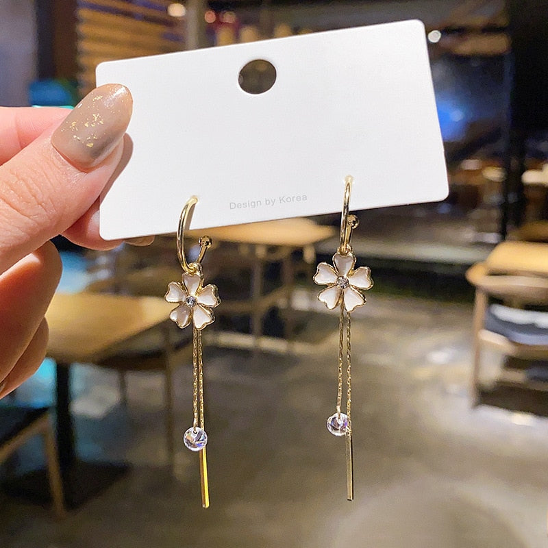 Brincos folheados a ouro com´pérolas e pedras! Belíssimos!