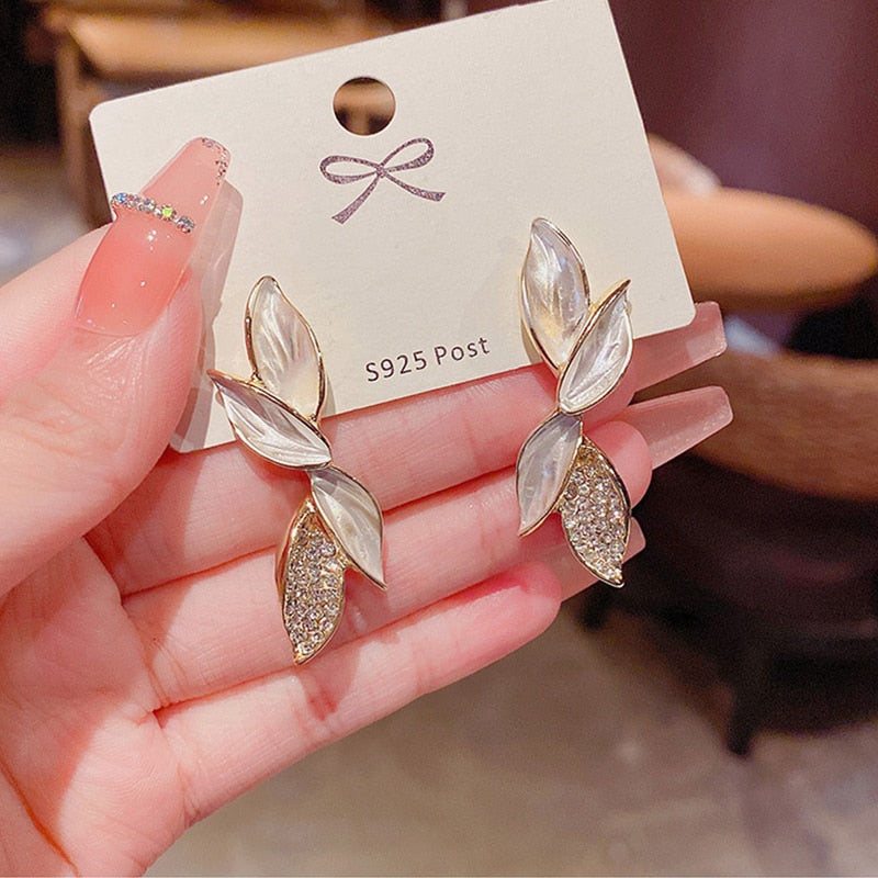 Brincos folheados a ouro com´pérolas e pedras! Belíssimos!